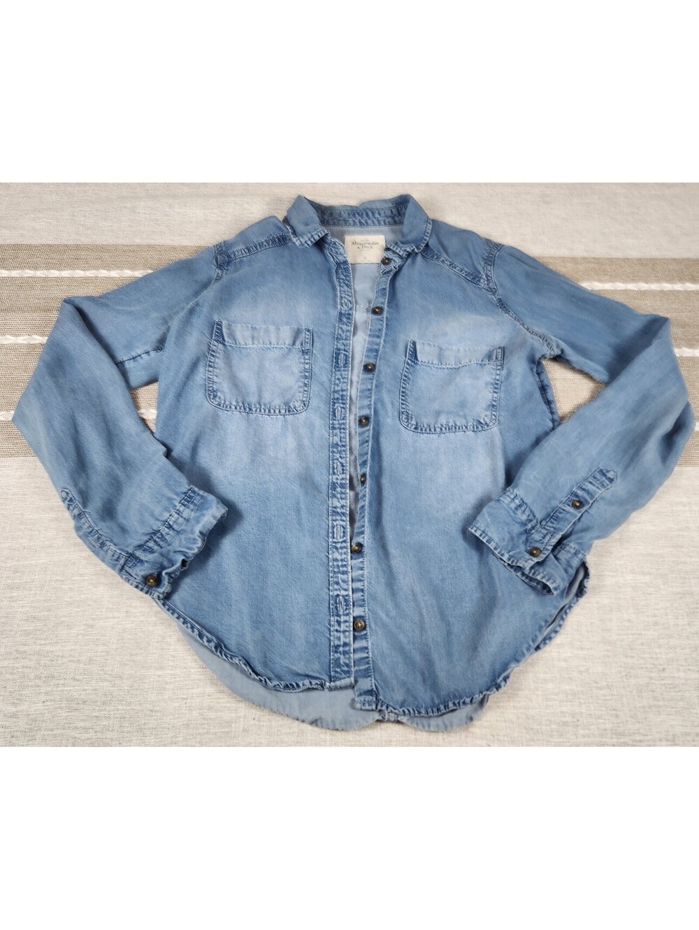 Abercrombie & Fitch Blue Denim Button Down Shirt Size M